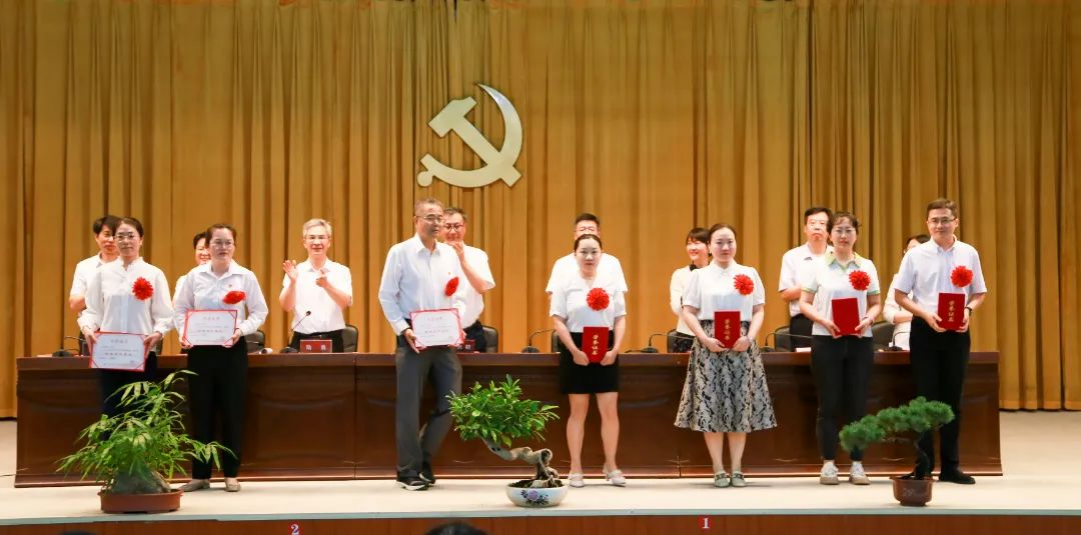 女人与公狍交酡女免费