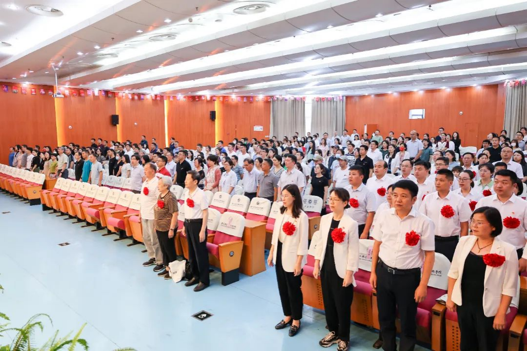 女人与公狍交酡女免费
